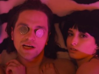 Стоп-кадр из клипа ЛСП — «Монетка». Стоп-кадр из клипа ЛСП — «Монетка».