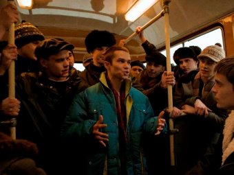 Стоп-кадр из сериала. Стоп-кадр из сериала.