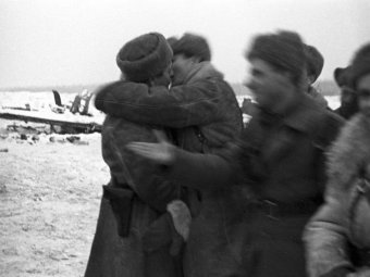 Встреча двух армий. Фото из архива «РИА Новости». Встреча двух армий. Фото из архива «РИА Новости».