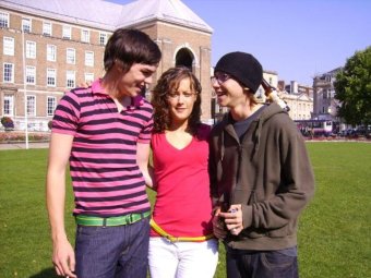 Кадр из сериала «Молокососы». Кадр из сериала «Молокососы».