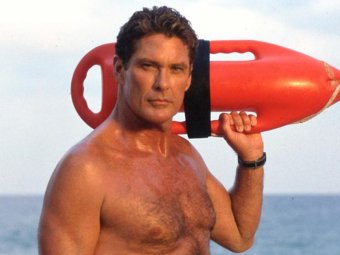 Стоп-кадр из сериала «Спасатели Малибу». Стоп-кадр из сериала «Спасатели Малибу».