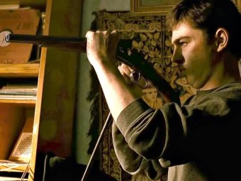 Стоп-кадр из фильма «Брат». Стоп-кадр из фильма «Брат».