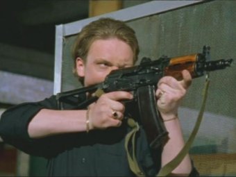 Стоп-кадр из сериала «Бригада». Стоп-кадр из сериала «Бригада».