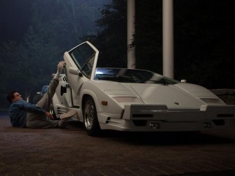 Стоп-кадр из фильма «Волк с Уолл-стрит». Стоп-кадр из фильма «Волк с Уолл-стрит».