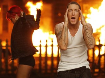 Кадр из клипа Eminem, Rihanna — Love The Way You Lie. Кадр из клипа Eminem, Rihanna — Love The Way You Lie.
