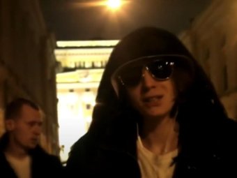 На фото кадр из клипа Yung Trappa & SIL-A — Давай кинем барыгу. На фото кадр из клипа Yung Trappa & SIL-A — Давай кинем барыгу.