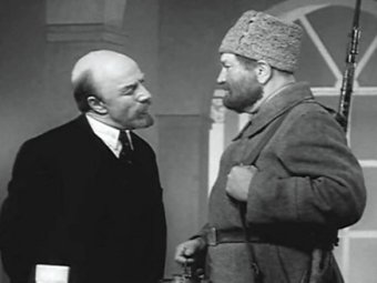 На фото: кадр из к/ф «Человек с ружьем». На фото: кадр из к/ф «Человек с ружьем».