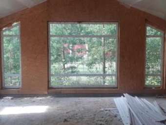 На фото один из тех самых домов в Ленинградской области, из-за которых люди влезали в долги.
На фото один из тех самых домов в Ленинградской области, из-за которых люди влезали в долги.