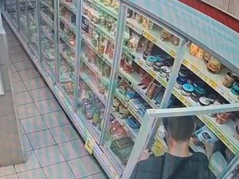 На фото стоп-кадр видео УМВД. На фото стоп-кадр видео УМВД.