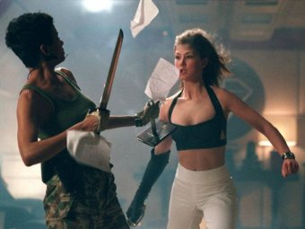 Кадр из к/ф «Умри, но не сейчас».