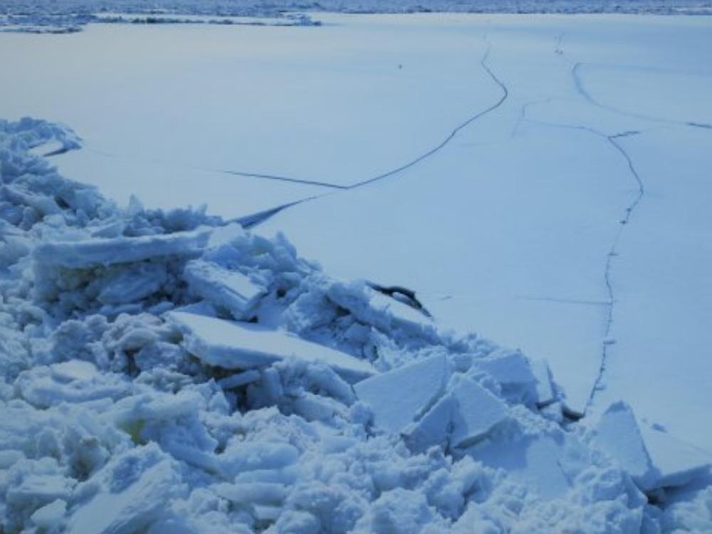 Севгидромет архангельск ледоход. Ледоход на реке. Ледоход в Архангельске. Ледоход Северная Двина Архангельск. Апрель Архангельск.