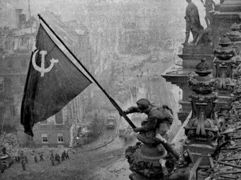 Автор фото Евгений Халдей. 