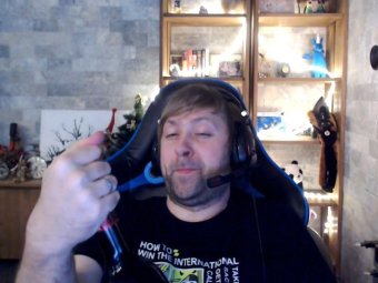 На фото: кадр с трансляции стримера NS