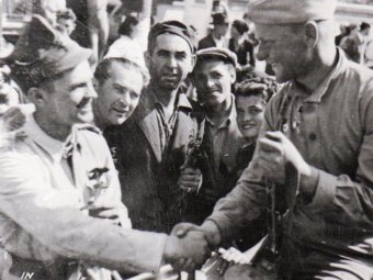 Советский солдат в Бухаресте. Фото: «Romanian Communism Online Photo Collection».