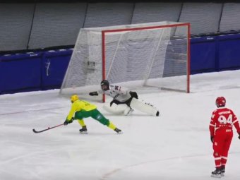 Стоп-кадр трансляции: за мгновенье до гола Павла Пожилова. 