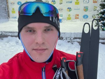 Едемский встает на лыжи. Фото со страницы главы Коношского района в «ВК»