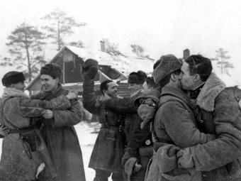 Встреча двух армий под Ленинградом. Фотохроника ТАСС.