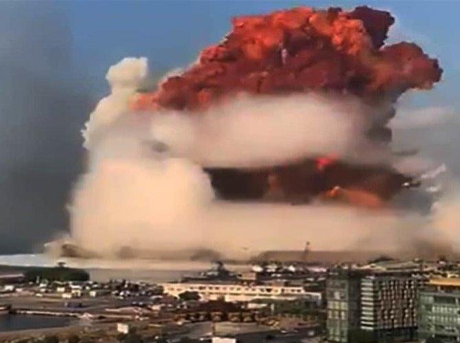 Взрыв аммиачной селитры в порту Бейрута. Фото с сайта carposting.ru