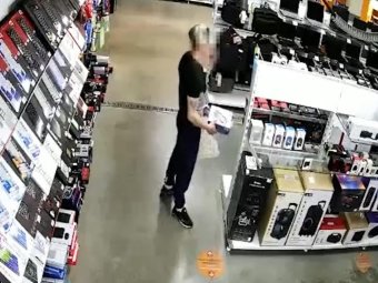 На фото: стоп-кадр видео УМВД.