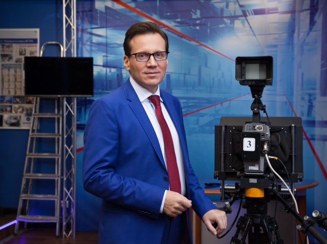 Сергей Николаев — затмевает софиты.