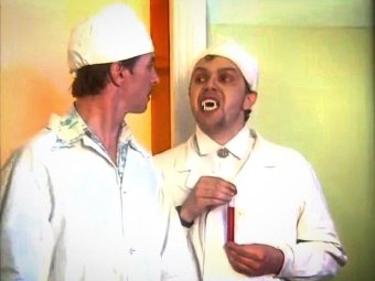 Стоп-кадр из телепередачи «Маски-шоу».