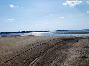 Северная Двина в районе деревни Чухчерьма. На горизонте Куростров — родина Ломоносова