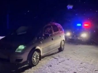 На фото: стоп-кадр видео ГАИ.