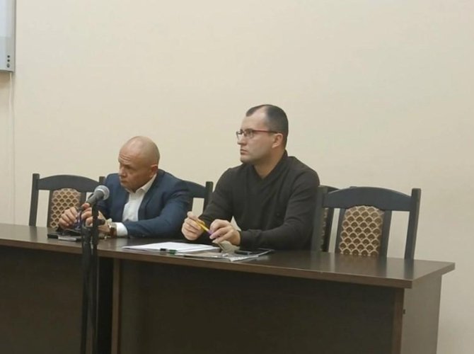 Фото Октябрьского районного суда. Илья Налётов справа. 