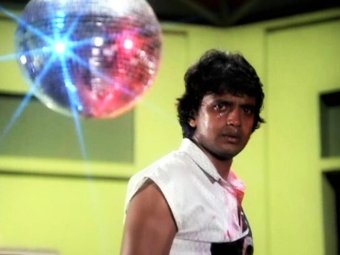 На фото кадр из к/ф «Танцор диско».