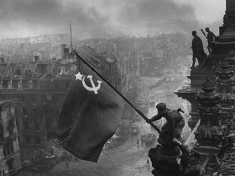 Фото Евгения Халдея