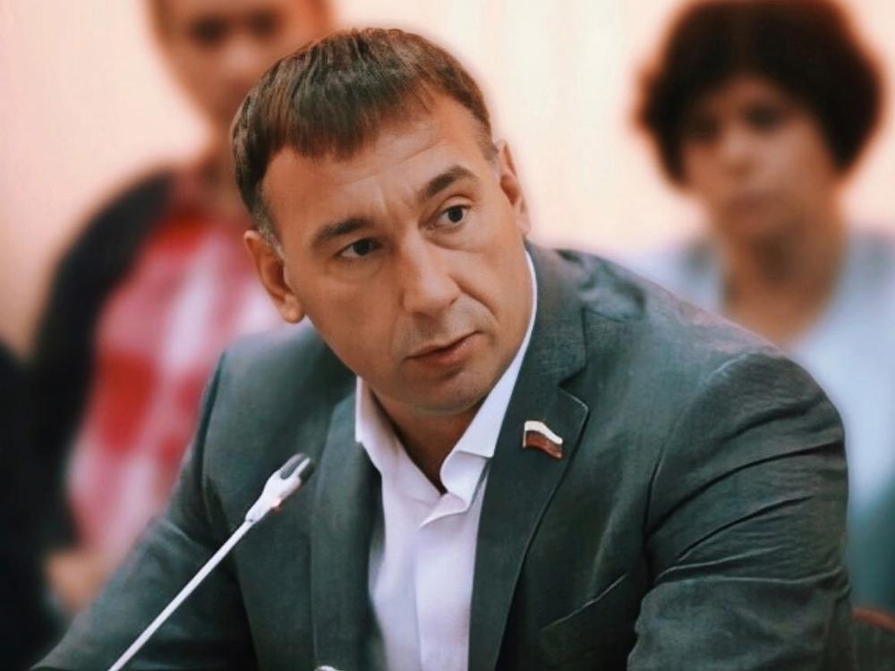 Лидер «Справедливой России» в Поморье Черненко обрушился с критикой на ...