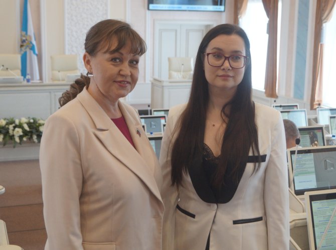 Екатерина Поздеева на фото справа, слева — Елена Сидорук.