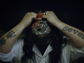 Стоп-кадр из клипа на песню «The Devil In I»